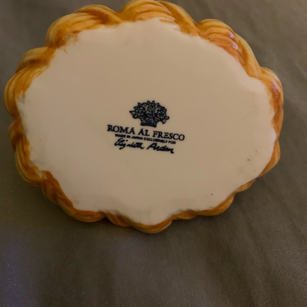Roma Al Fresco - Elizabeth Arden’s Vintage Ceramic Trinket Box With Candle View 4